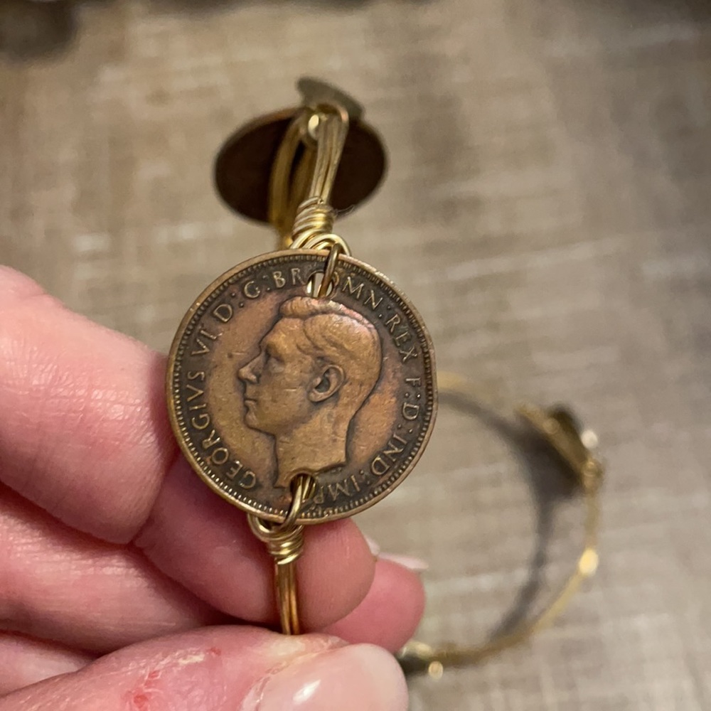 2 bracelets - Picture 2 of 3